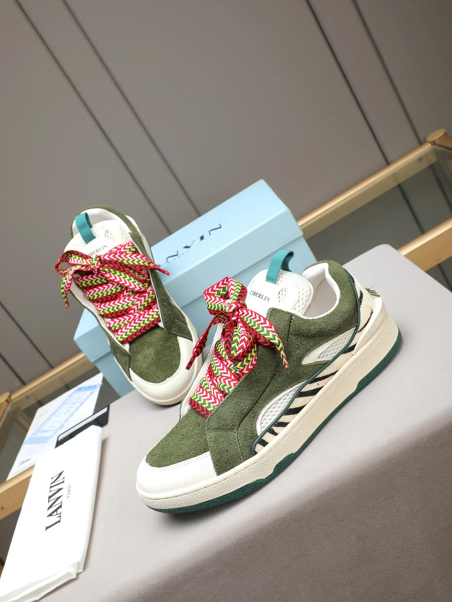 Men's shoes 💰640 [LANVIN] The latest fashionable item! High quality CLAY series‼ ️ The latest trendy products of the season 🌈Many bloggers have planted grass and purchased the original open-mold customization. The upper and outsole are sewn with mark threads without edge sealing. Multiple material splicing combination design. Very versatile for fashionable and casual wear. Comfortable on the feet. Self-recommended. Upper cowhide + cow suede + breathable mesh lining. Foot-padding cowhide. Exclusive original open-mold clear logo rubber outsole ⚠️38-44 (customized for 45)